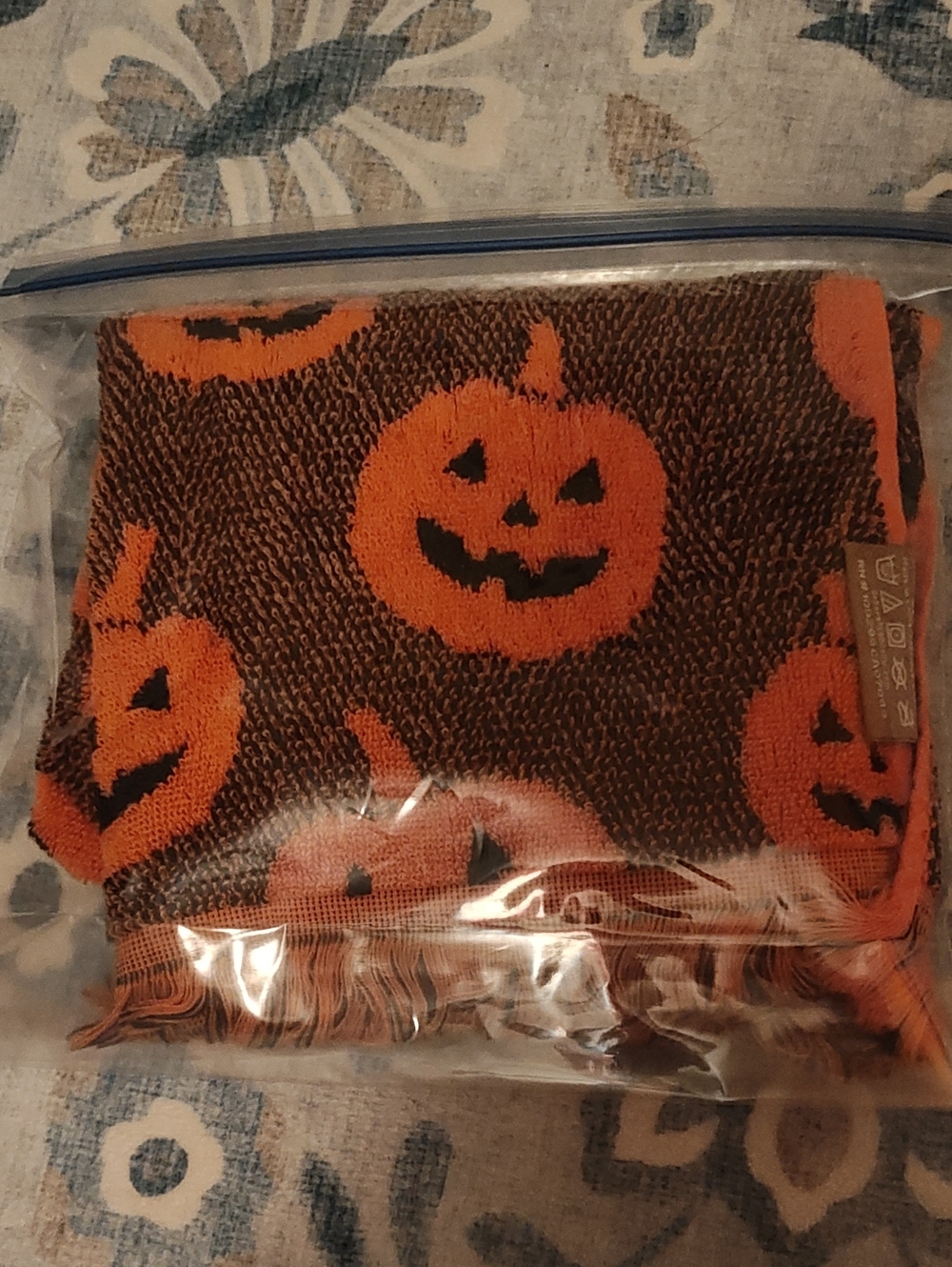 HALLOWEEN PUMPKIN-SHAPE BATH TOWEL SET - Picture 2 of 6